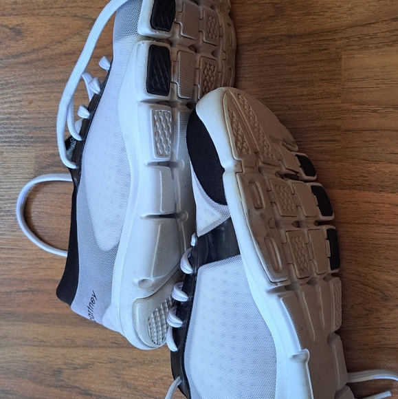 Stella McCartney for Adidas running shoes - Picture 5 of 6